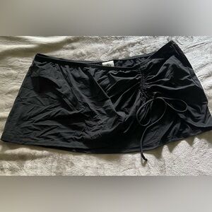 Lands’ End Black Cinch Hem Swim Skirt Size 16